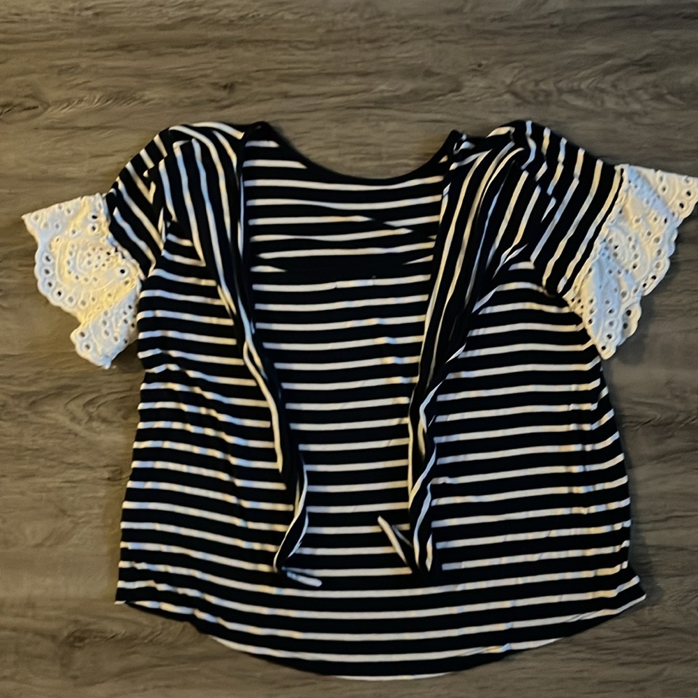 Maurice’s Blue White Striped Blouse Lace White Sleeves Adjustable Tie Sz Large - Picture 6 of 6